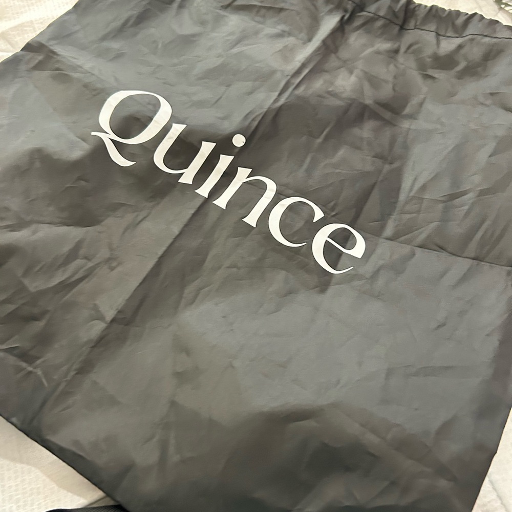 Elegant Black Quilted Shoulder Bag - Picture 6 of 8